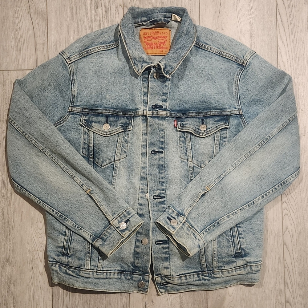 Levi's Trucker Denim Jacket Light Wash Button Standard Fit Size L Men CW 0720
